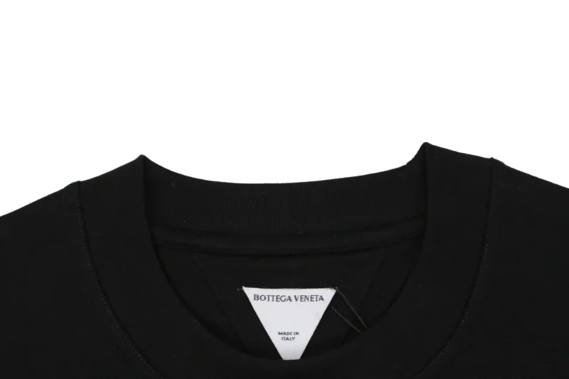 Neckline