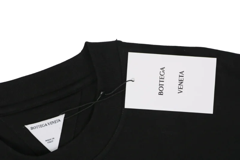 Neckline and Tag