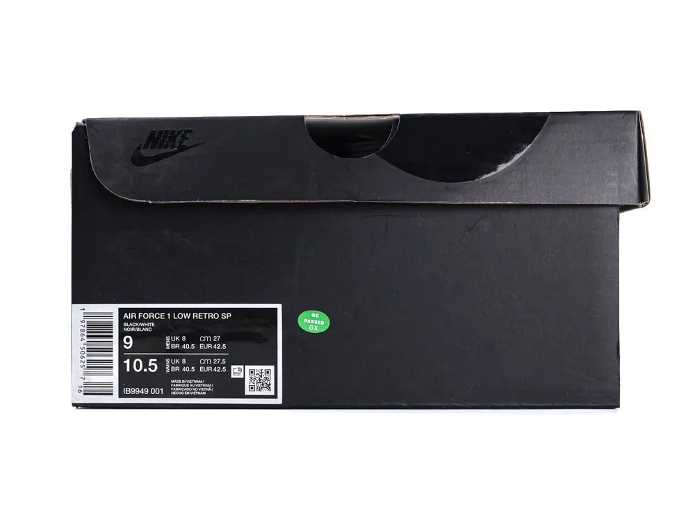 Black cardboard Nike shoe box with size details and a barcode label.