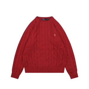 Red cable-knit sweater made of wool with ribbed cuffs and hem.