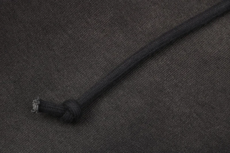 Tie of sweatpants