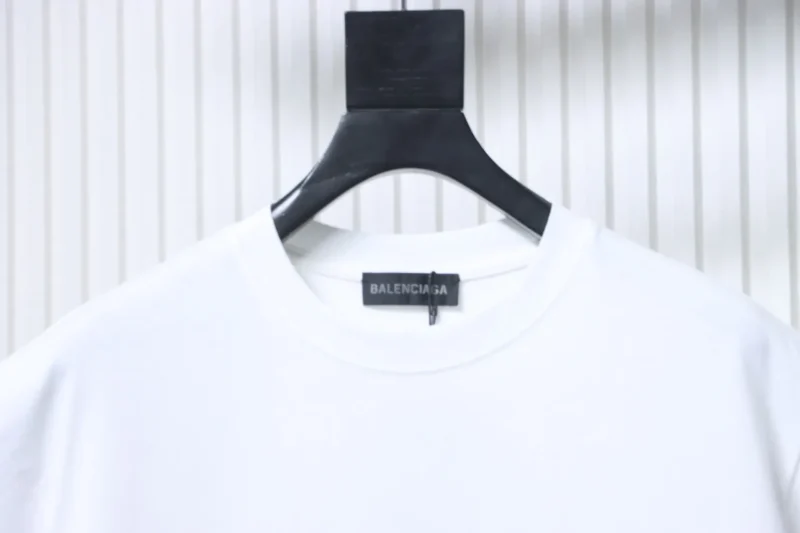 Neckline