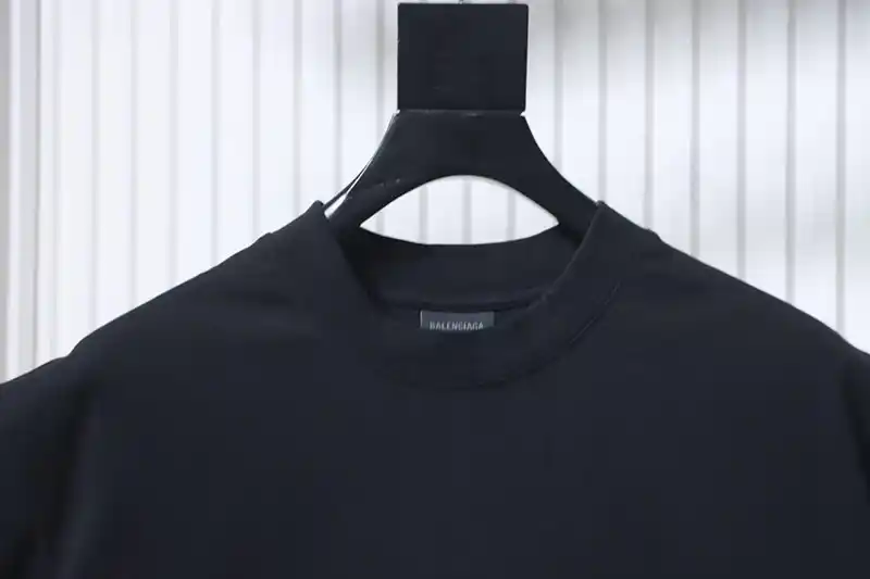 Neckline