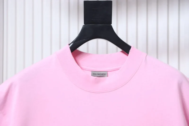 Neckline