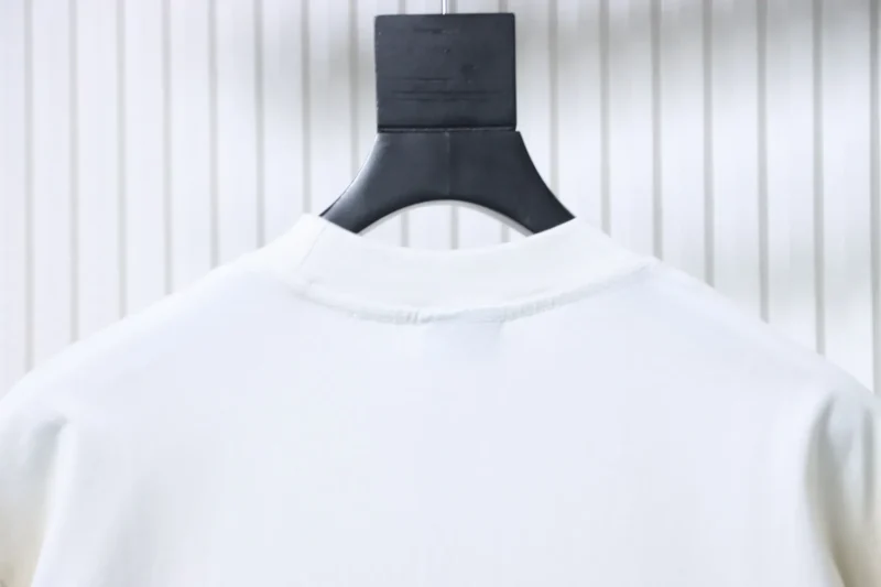 Neckline
