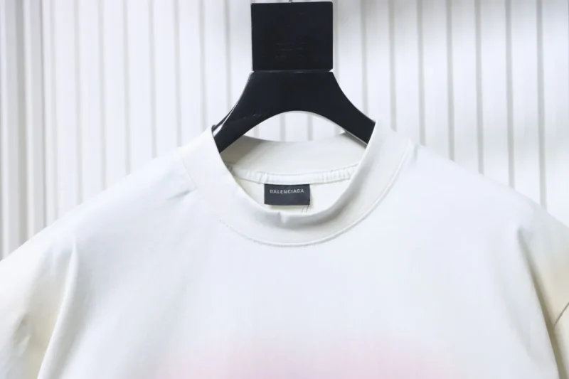 Neckline