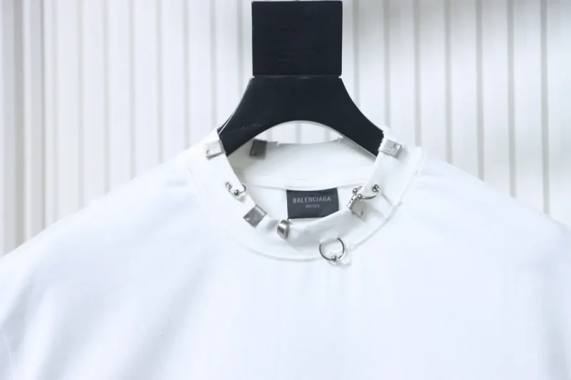 Neckline with Pierce