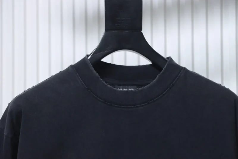 Neckline