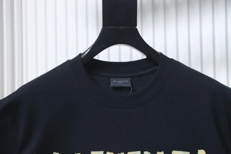 Neckline