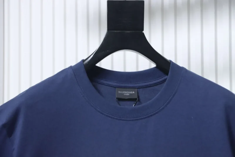 Neckline