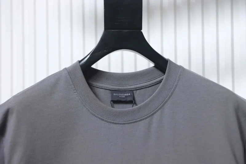 Neckline