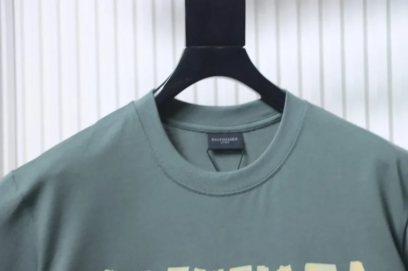Neckline