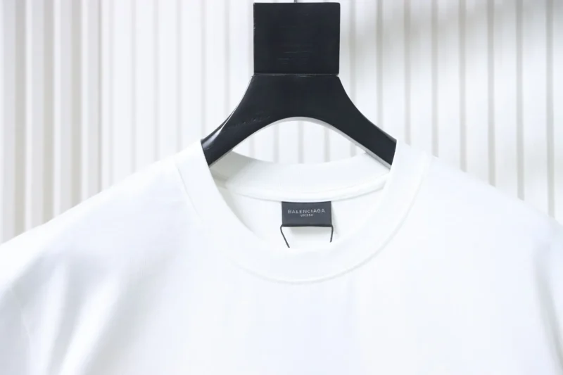 Neckline