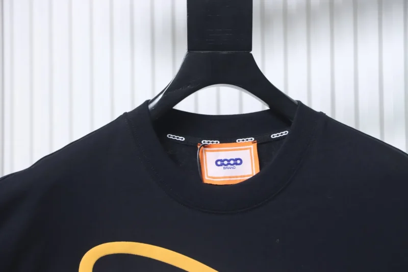 Neckline