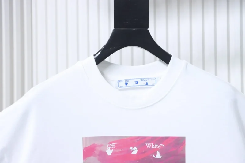 Neckline