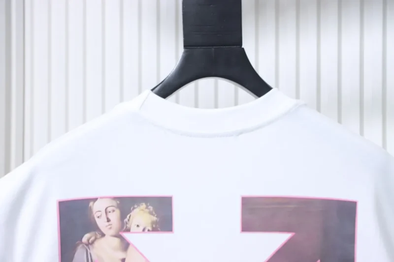 Neckline