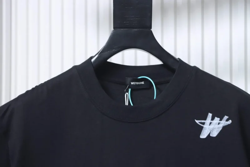 Neckline