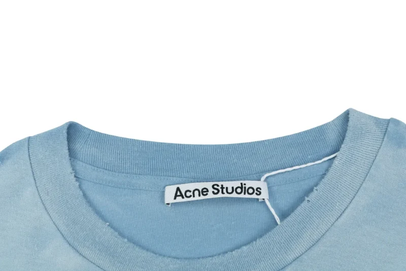 Neckline