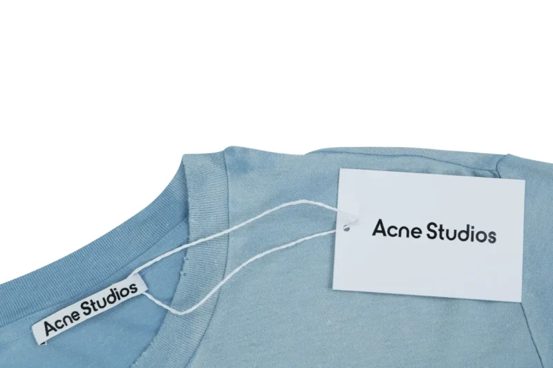 Neckline and Tag