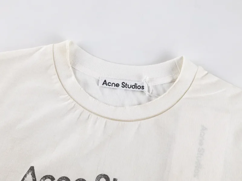 Neckline