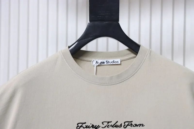 Neckline
