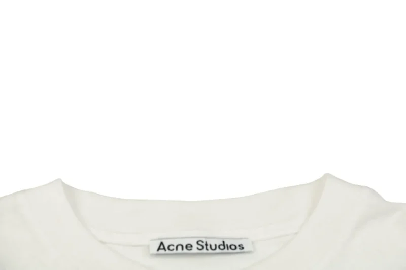 Neckline
