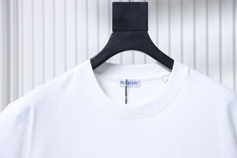 Neckline