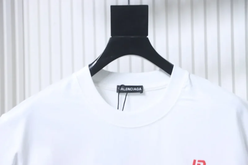 Neckline