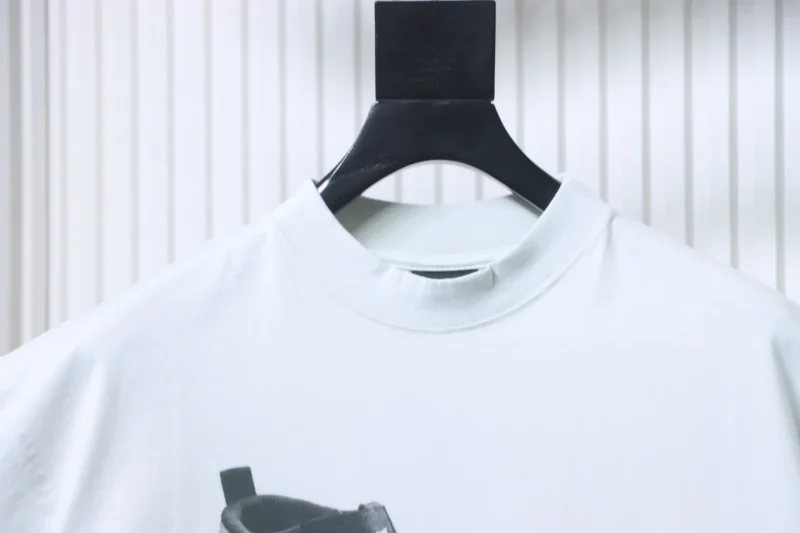 Neckline