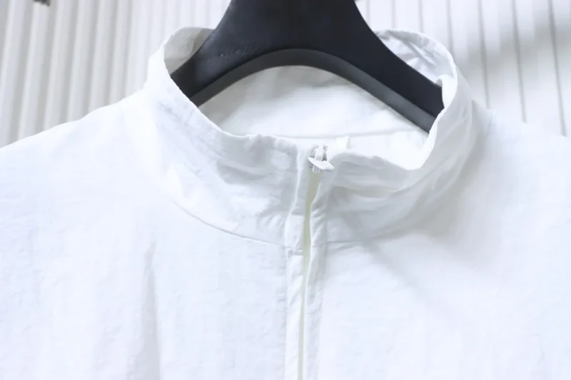 Neckline