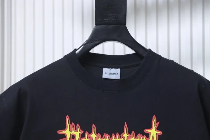Neckline
