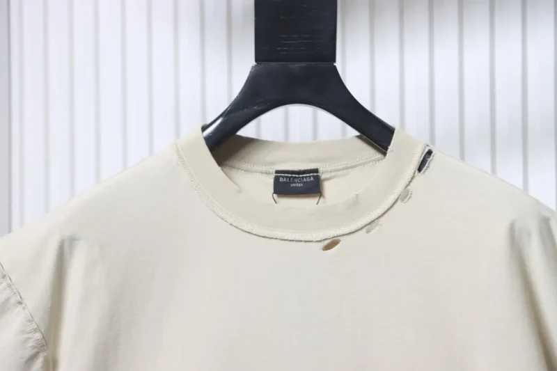 Neckline