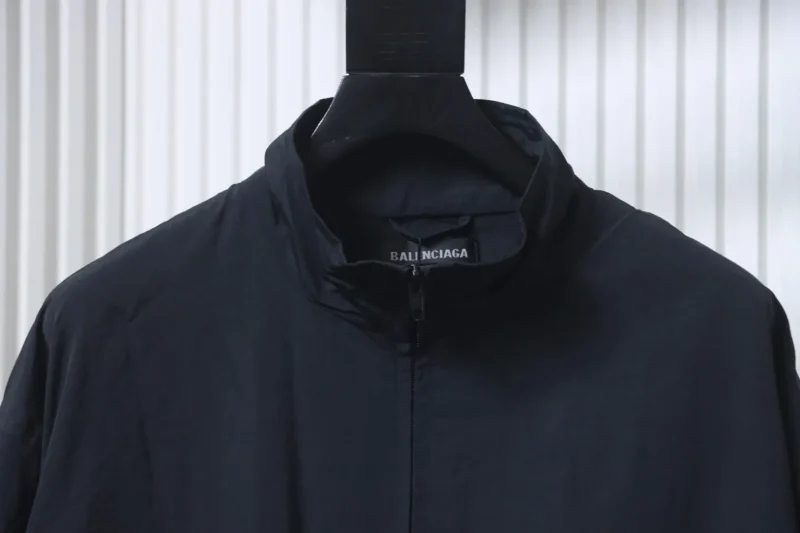 Collar Details