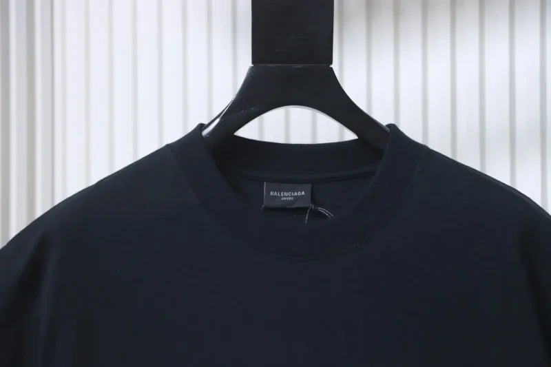 Neckline