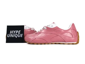 Lateral view of the pink leather Orbit Flash sneakers with white laces and a gum rubber sole.