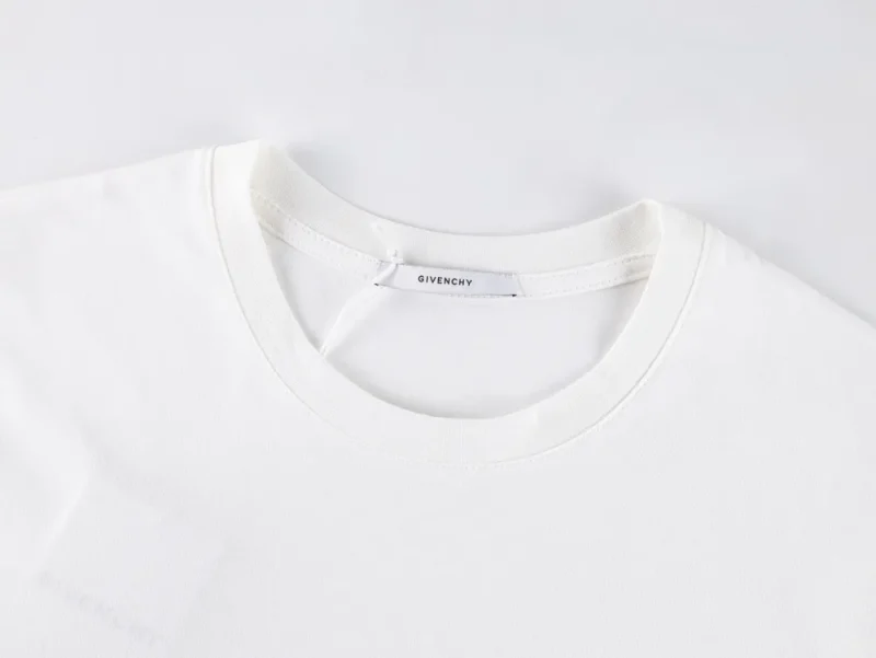 Neckline