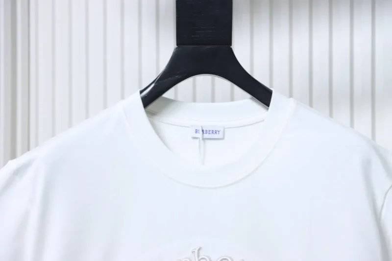 Neckline