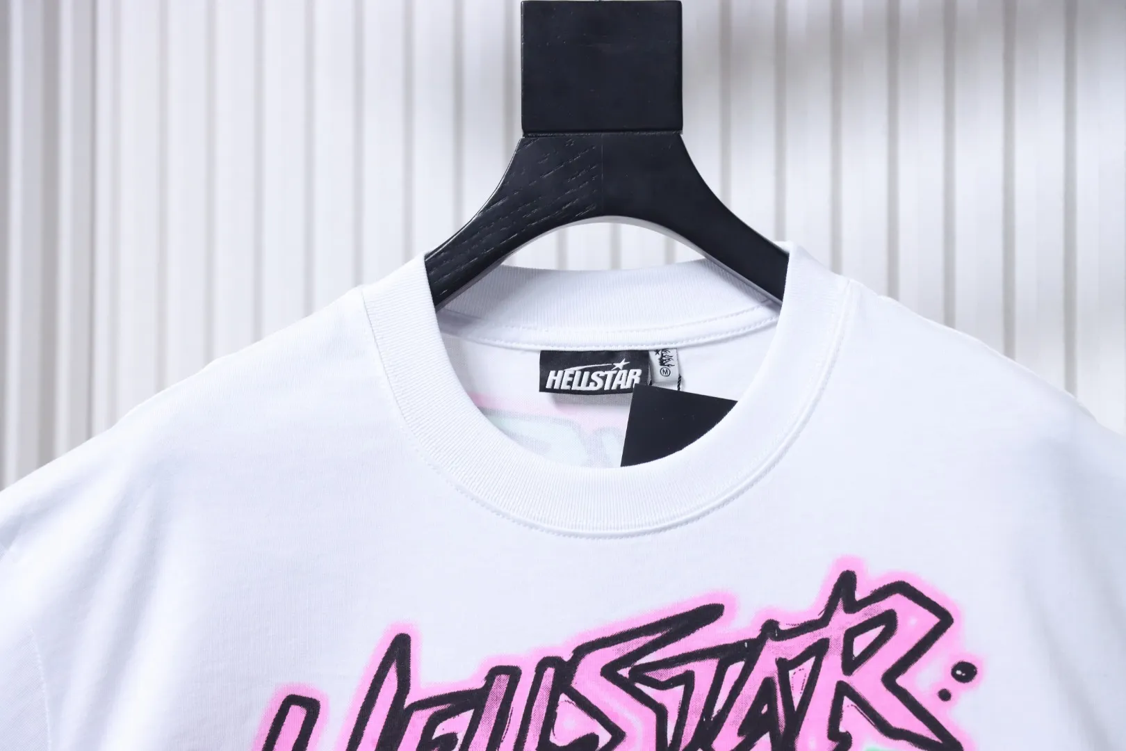 Neckline