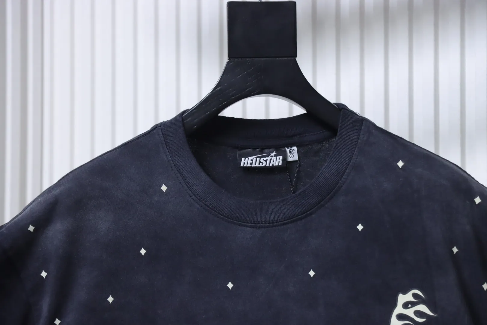 Neckline
