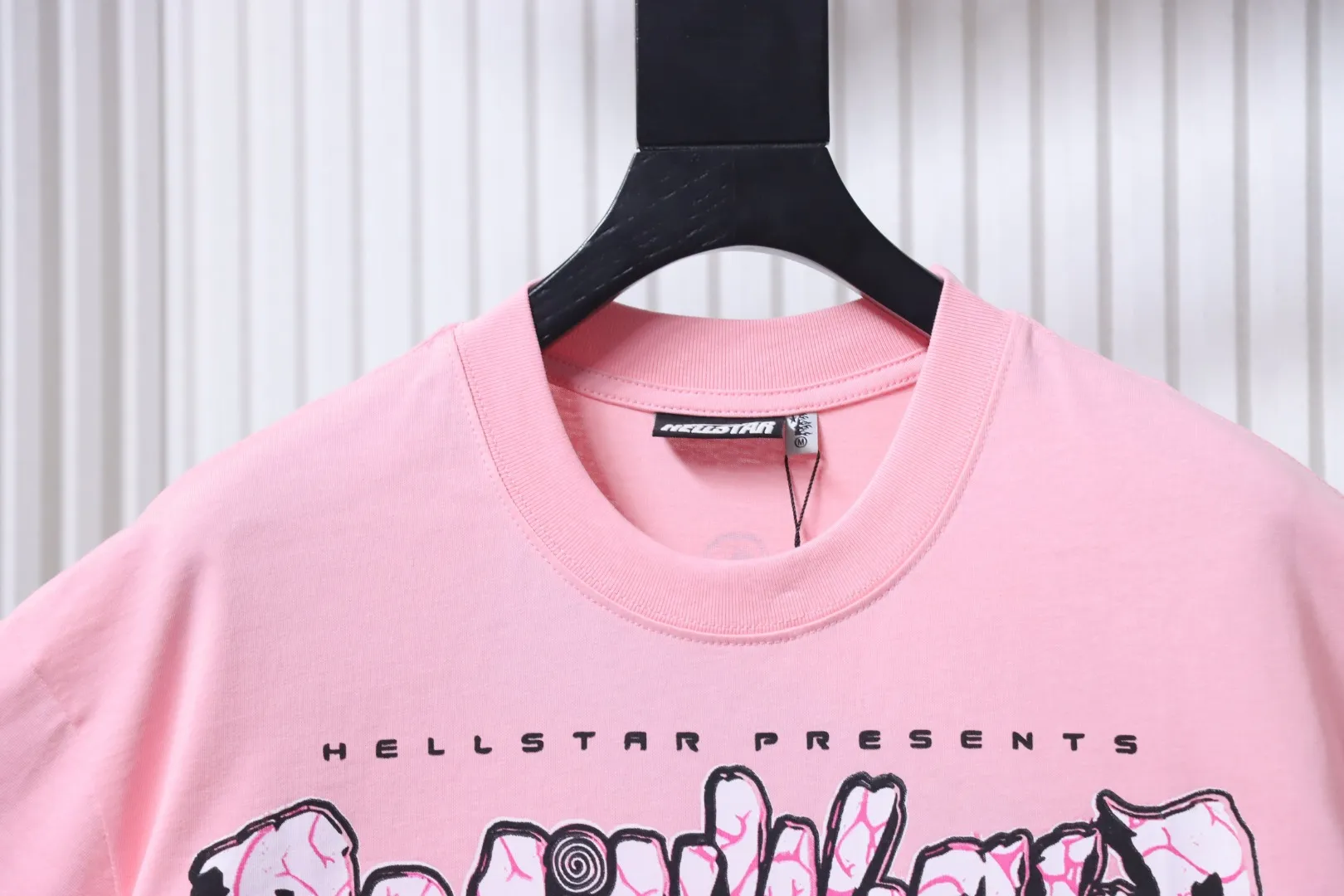 Neckline
