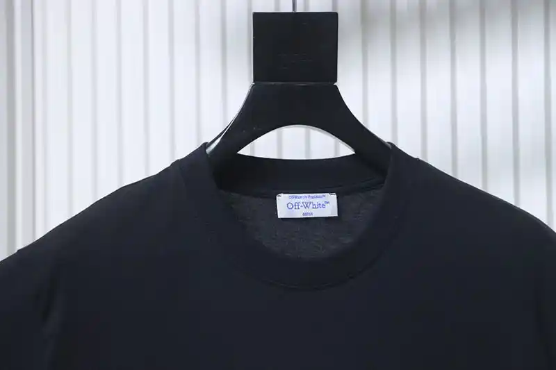 Neckline