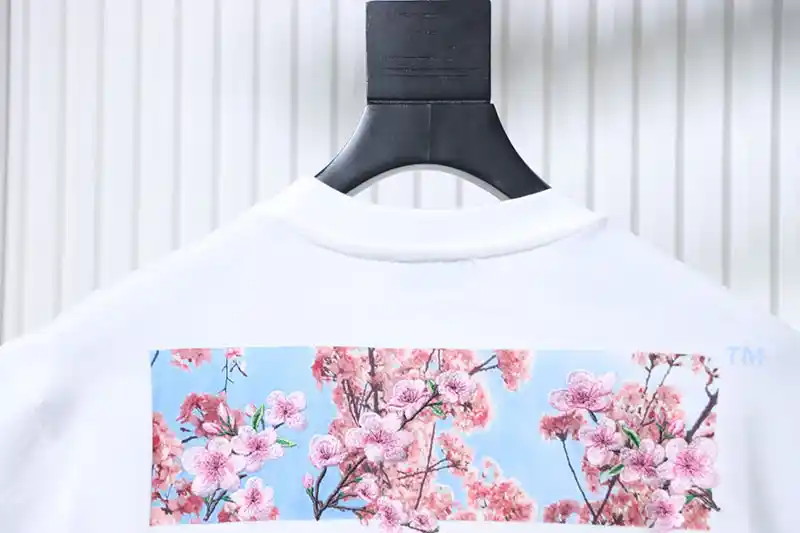 Neckline