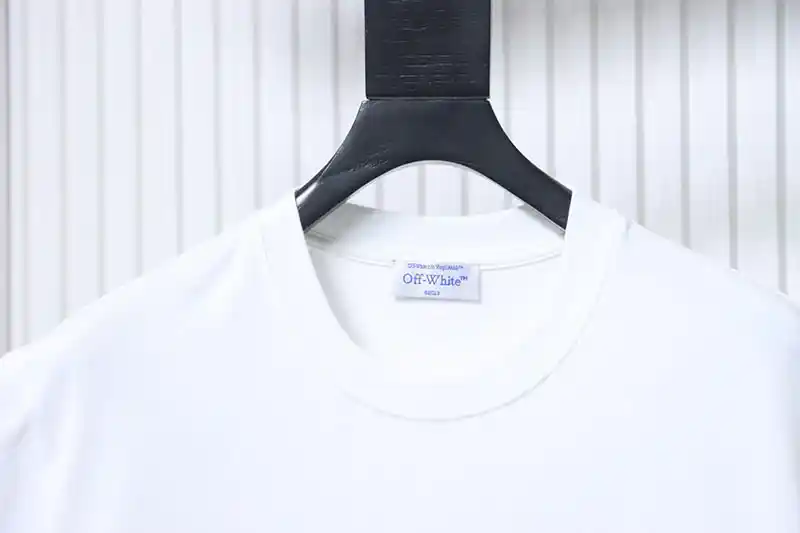 Neckline