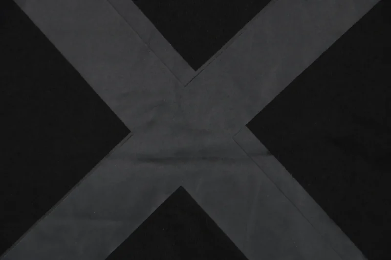 Logo Arrow Print