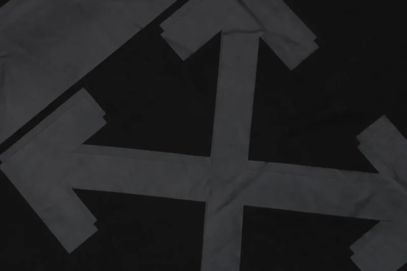Logo Arrow Print