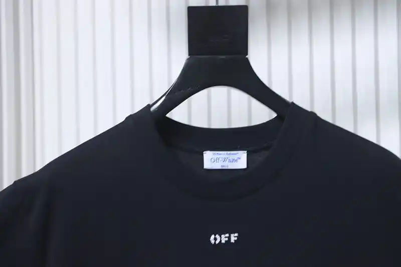 Neckline