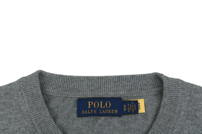 Close-up Neckline