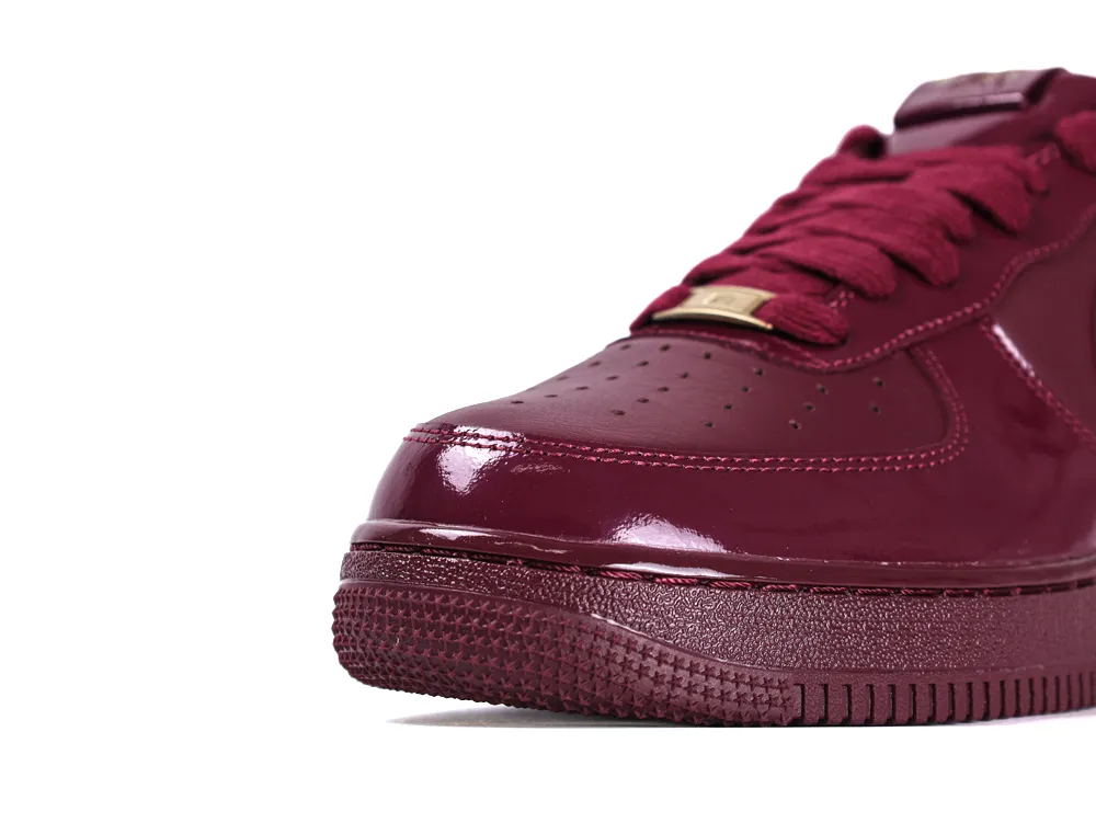 Syna x Air Force 1 '07 Dark Beetroot and Red Oxide front side detail