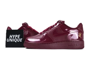 Syna x Air Force 1 '07 Dark Beetroot and Red Oxide side view with Hypeunique card