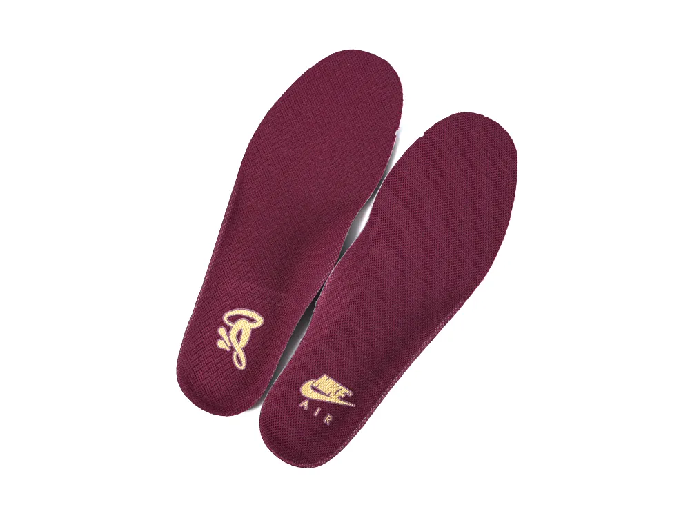 Syna x Air Force 1 '07 Dark Beetroot and Red Oxide insoles detail